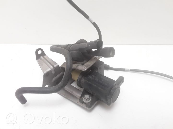 Mercedes-Benz C W205 Valve vacuum A0101531328