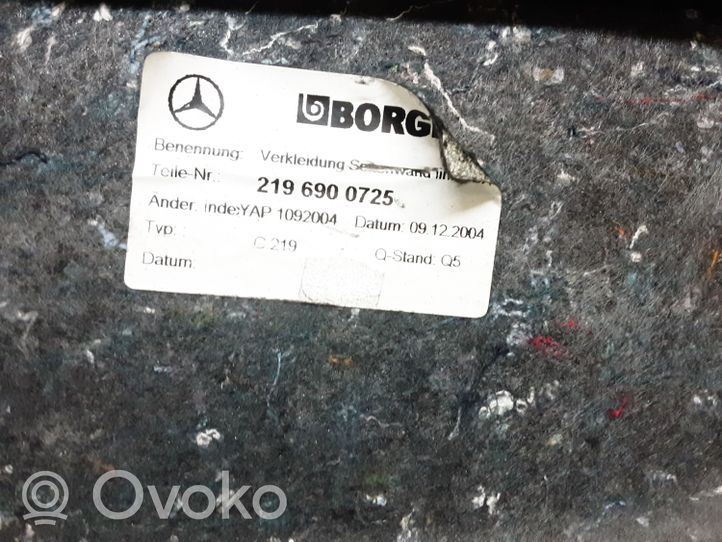 Mercedes-Benz CLS C219 Apatinis, bagažinės šono, apdailos skydas 2196900725