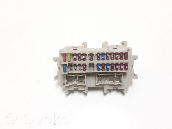 Nissan Navara D40 Fuse module EA00A5F17