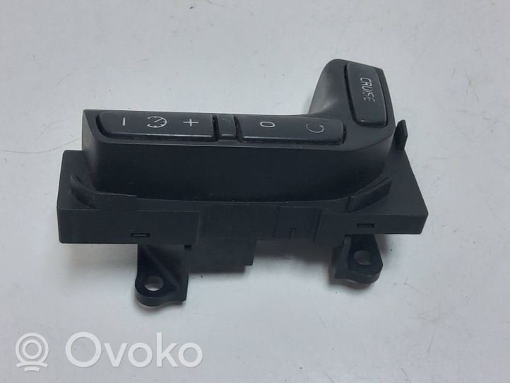 Volvo V70 Pulsanti/interruttori sul volante 30739571