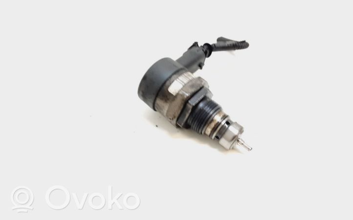 Volvo XC90 Regulator ciśnienia paliwa 30777576