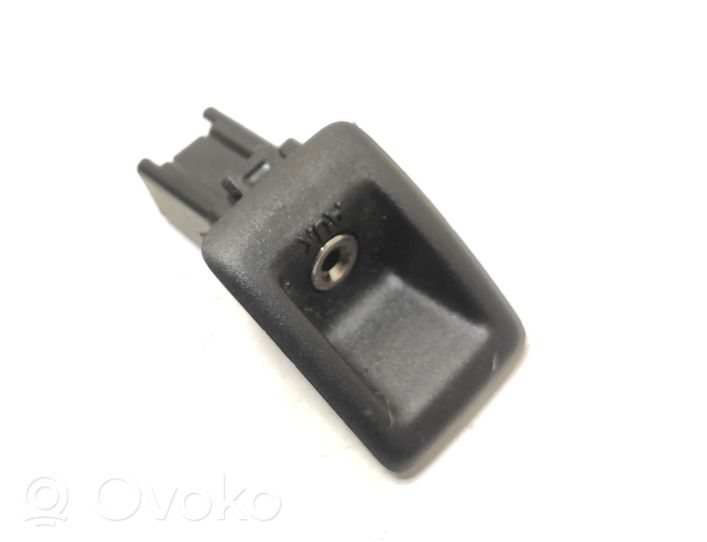 Volvo V70 AUX in-socket connector 30657961