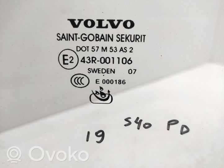 Volvo S40 Szyba drzwi przednich 43R001106