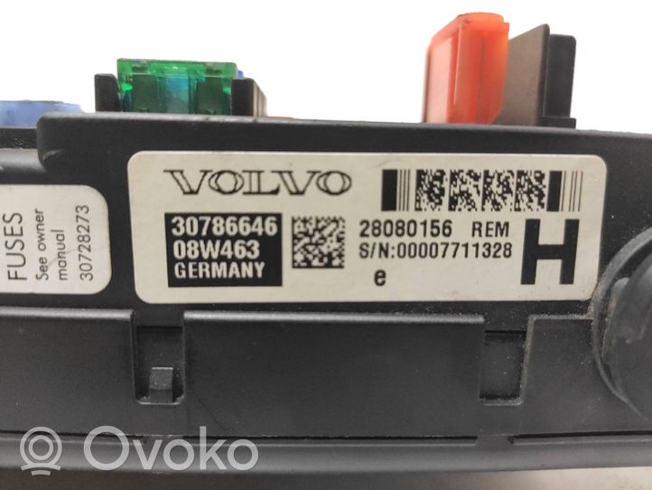 Volvo XC90 Ramka / Moduł bezpieczników 30786646