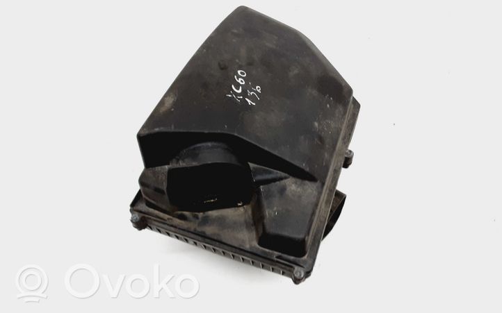 Volvo V70 Caja del filtro de aire 30748207