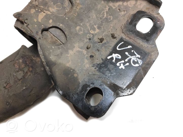 Volvo V70 Front lower control arm/wishbone 