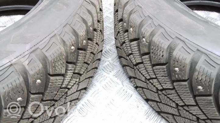 Volkswagen PASSAT B8 Pneus d’hiver R16 à crampons 