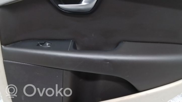 Volvo V70 Boczki / Poszycie drzwi tylnych 39878969