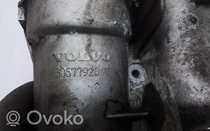 Volvo XC60 Oil filter mounting bracket 30677920