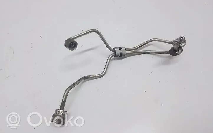 Volvo S60 Fuel injector supply line/pipe 