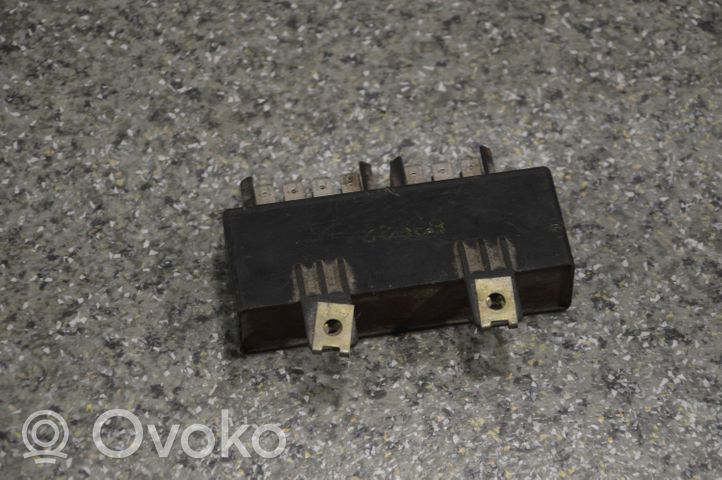 BMW 3 E30 Light module LCM 1375909