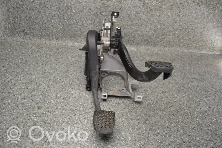 BMW 5 E39 Clutch pedal 1161586