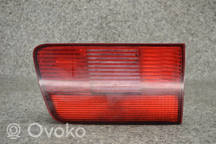 BMW 5 E39 Lampy tylnej klapy bagażnika 8361673