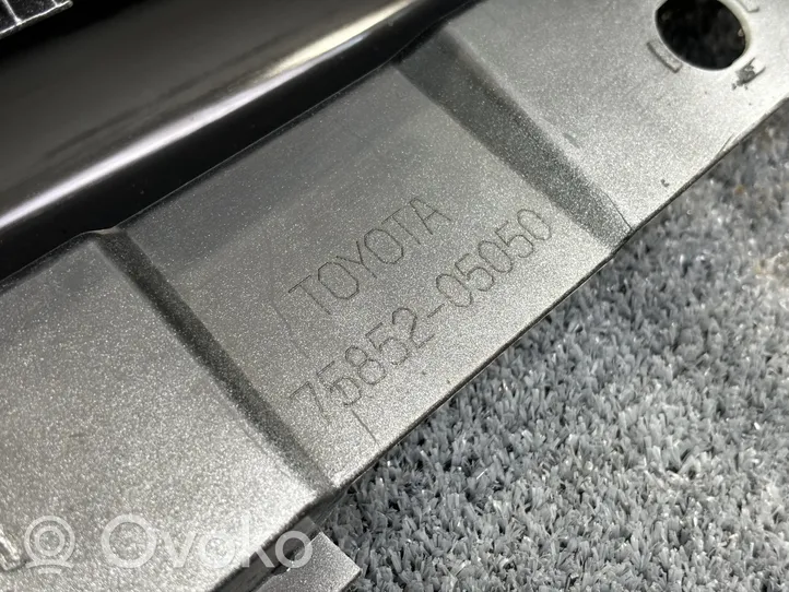 Toyota Avensis T270 Kynnyksen/sivuhelman lista 7585205050