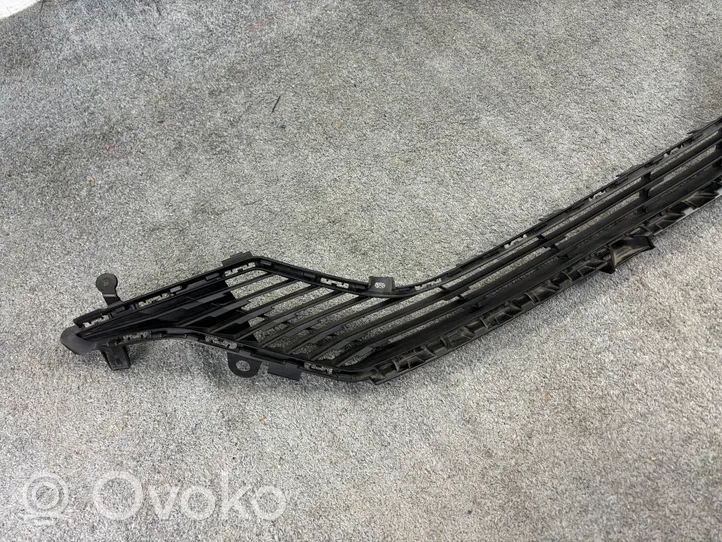 Peugeot 208 Grille inférieure de pare-chocs avant 9823209880