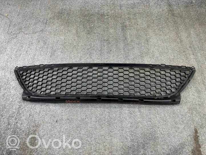 Dacia Logan I Grille inférieure de pare-chocs avant 8200752803