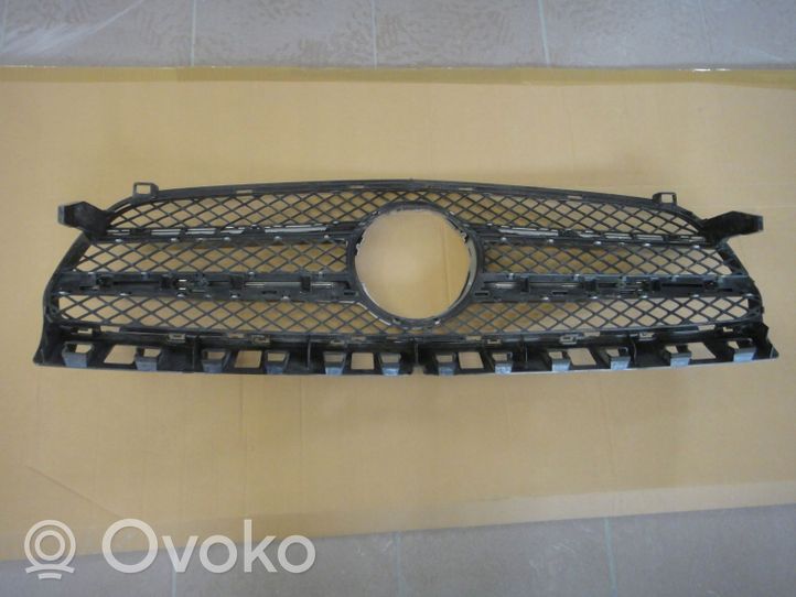 Mercedes-Benz A W176 Maskownica / Grill / Atrapa górna chłodnicy A1768880260