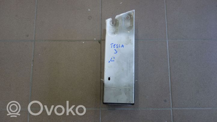 Tesla Model 3 Jäähdyttimen kehyksen suojapaneelin kiinnike 108814800F