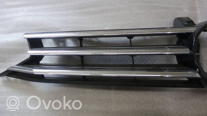 Volkswagen Touran III Grille calandre supérieure de pare-chocs avant 5TA853651