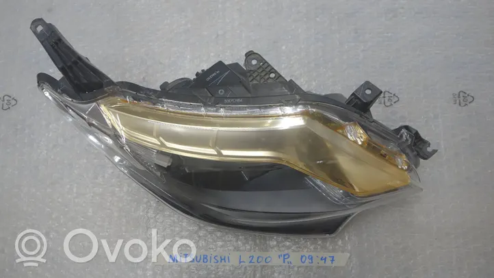 Mitsubishi L200 Lampa przednia L200R0997