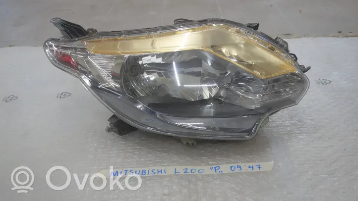 Mitsubishi L200 Lampa przednia L200R0997