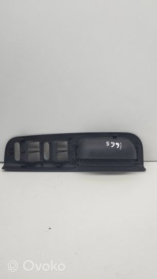 Volkswagen PASSAT B5 Priekinių langų jungtuko apdaila B1867171E
