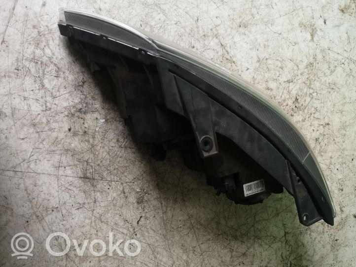 KIA Sorento Phare frontale 921022P090