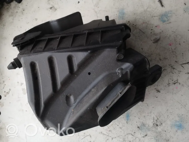 Seat Exeo (3R) Ilmansuodattimen kotelo 03G133837