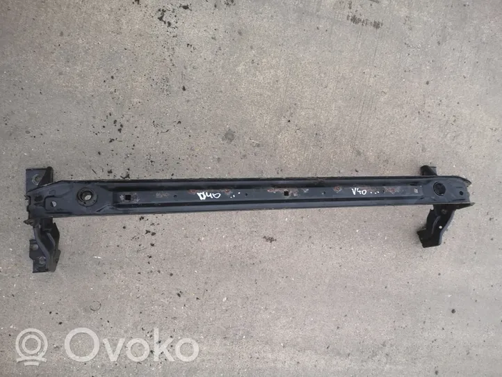 Volvo V40 Traverse inférieur support de radiateur 