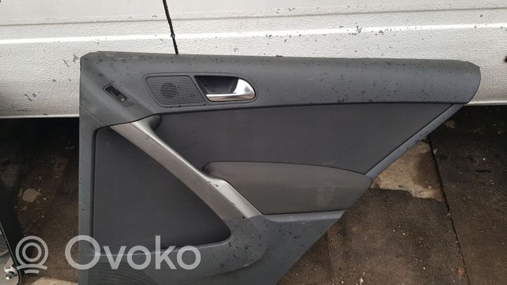 Volkswagen Tiguan Set di rivestimento del pannello della portiera 