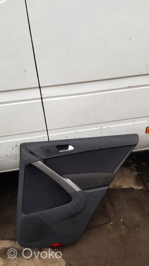 Volkswagen Tiguan Set di rivestimento del pannello della portiera 