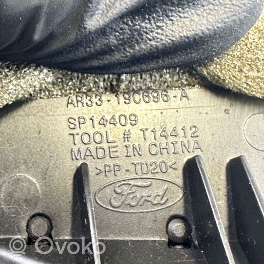 Ford Mustang V Kojelaudan sivutuuletussuuttimen kehys AR3319C696A