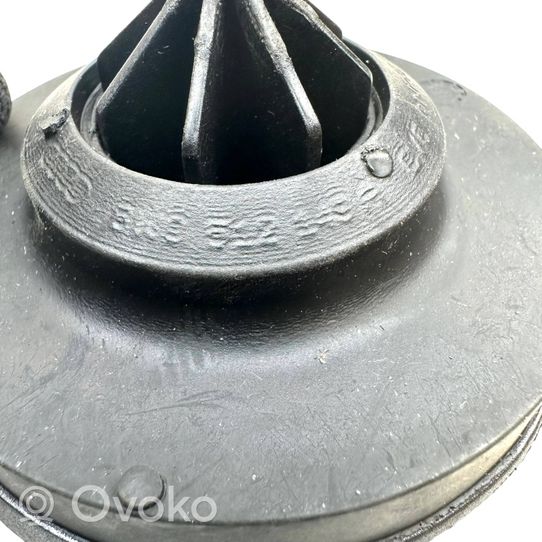 Audi A4 S4 B9 Podkładka / Gniazdo sprężyny tylnej 8W0512149A