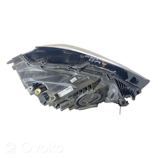 Audi Q3 F3 Lampa przednia 83A941011B