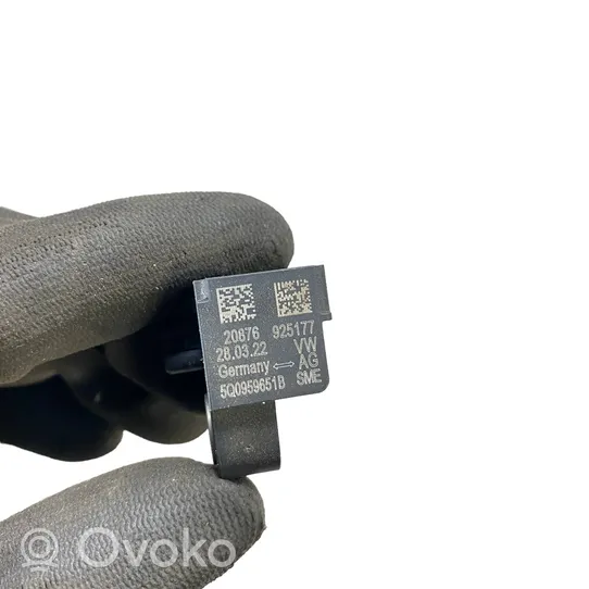 Audi Q3 F3 Airbag deployment crash/impact sensor 5Q0959651B