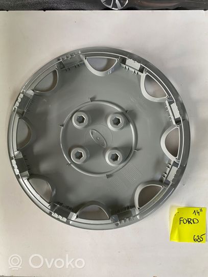 Ford Fiesta R14 wheel hub/cap/trim 