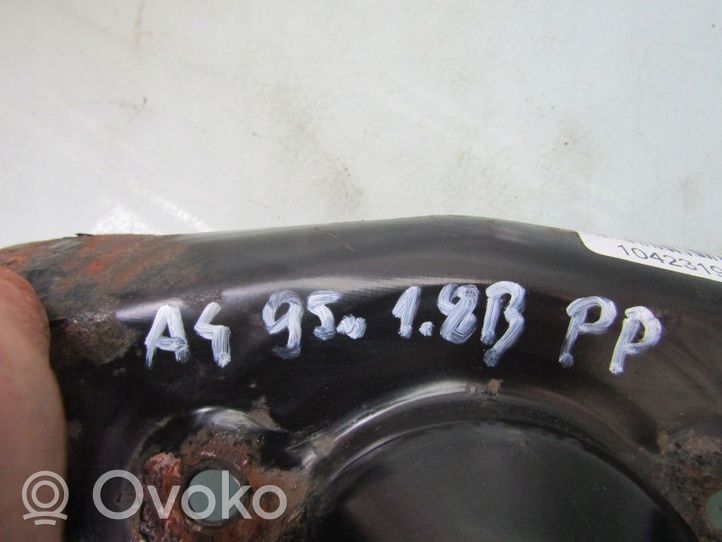 Audi A4 S4 B5 8D Supporto per montante superiore anteriore 