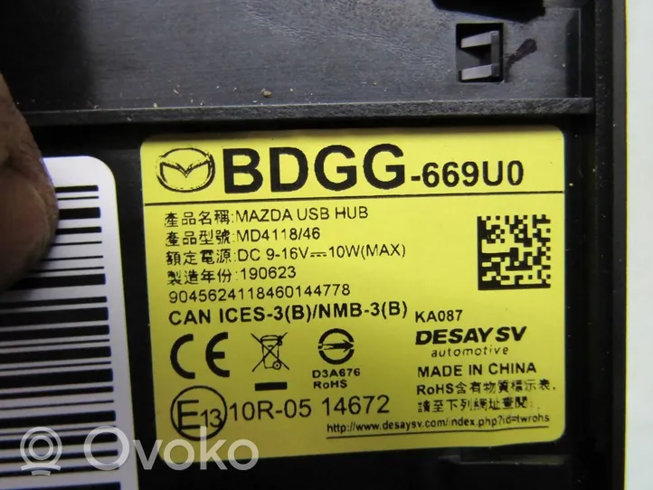 Mazda 3 Gniazdo / Złącze USB BDGG669U0