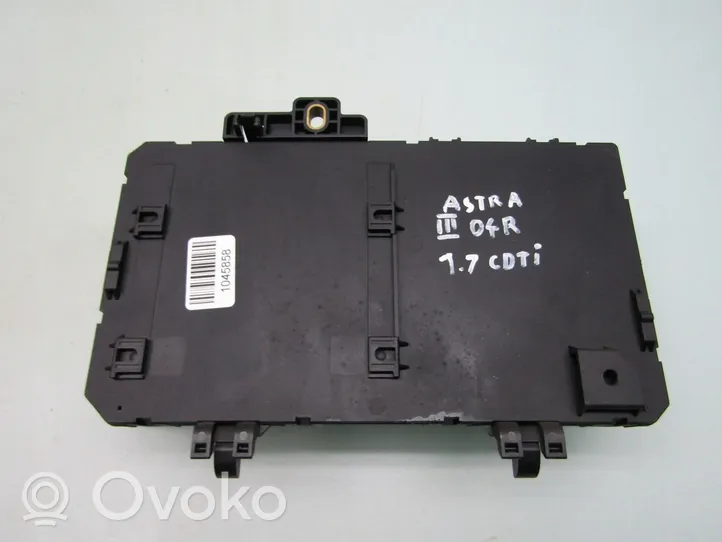 Opel Astra H Set scatola dei fusibili 13180775