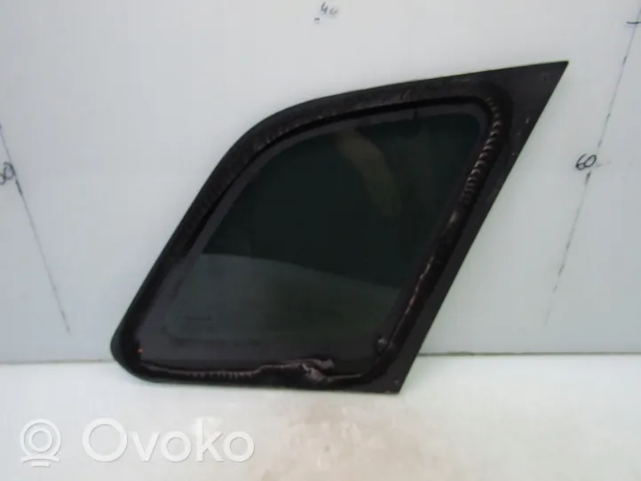 Suzuki Vitara (LY) Fenêtre latérale avant / vitre triangulaire 