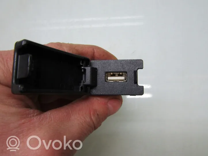 Honda HR-V Connecteur/prise USB K154071