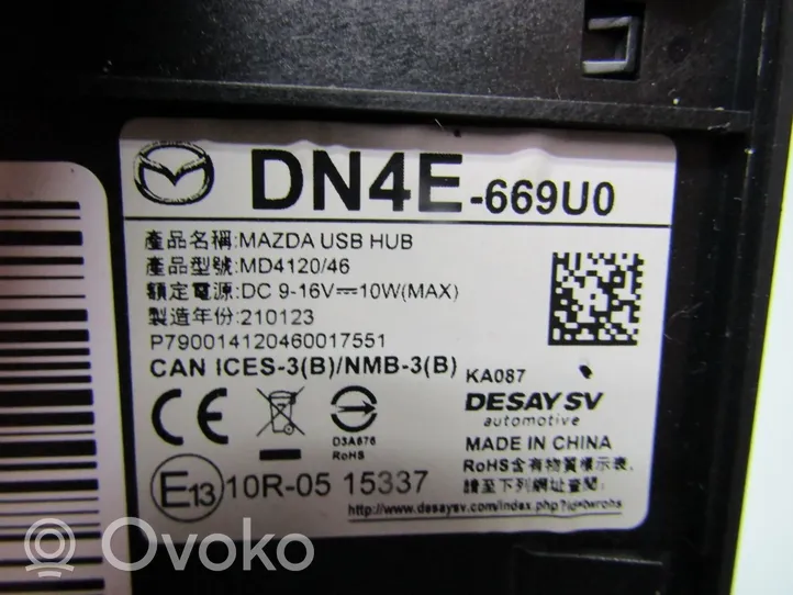 Mazda MX-30 Connecteur/prise USB DN4E669U0
