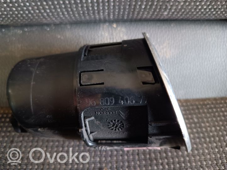 Citroen Berlingo Uchwyt na kubek deski rozdzielczej 9680940277