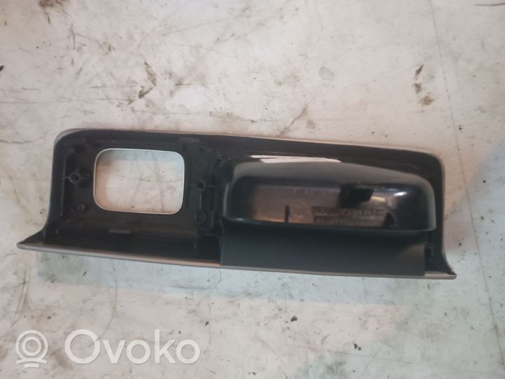 Volvo V50 Support bouton lève vitre porte arrière 8663813