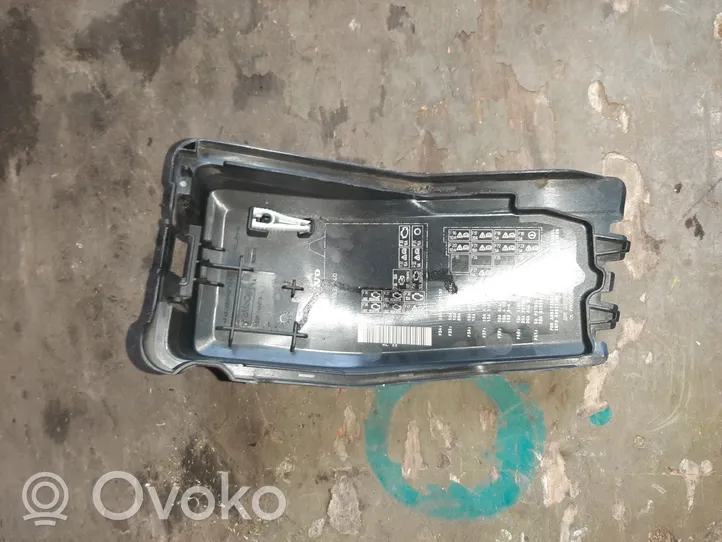 Volvo S60 Pokrywa skrzynki bezpieczników 31337340