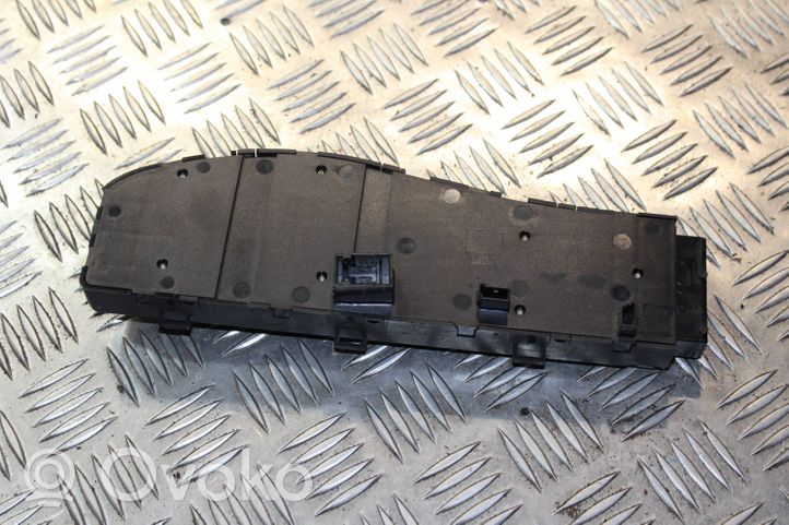 BMW 3 E46 Sėdynės valdymo blokas 8099072