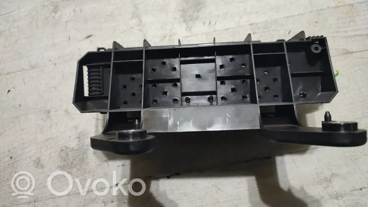 Volvo V40 Module de fusibles AV6T14K131AD