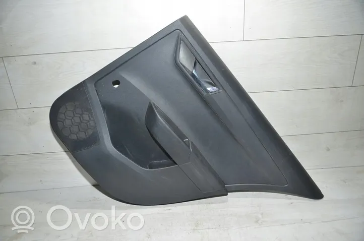 Skoda Fabia Mk3 (NJ) Rivestimento del pannello della portiera posteriore 6V6867024B