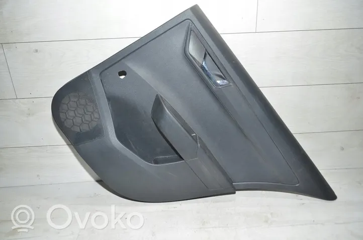 Skoda Fabia Mk3 (NJ) Rivestimento del pannello della portiera posteriore 6V6867024B