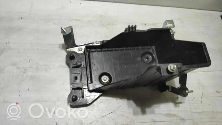 Mazda 2 Vassoio scatola della batteria DA7A56041